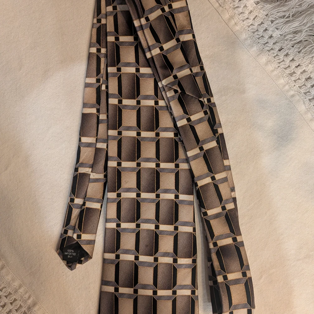 Arrow Geometric Patterned Tie 100% Silk